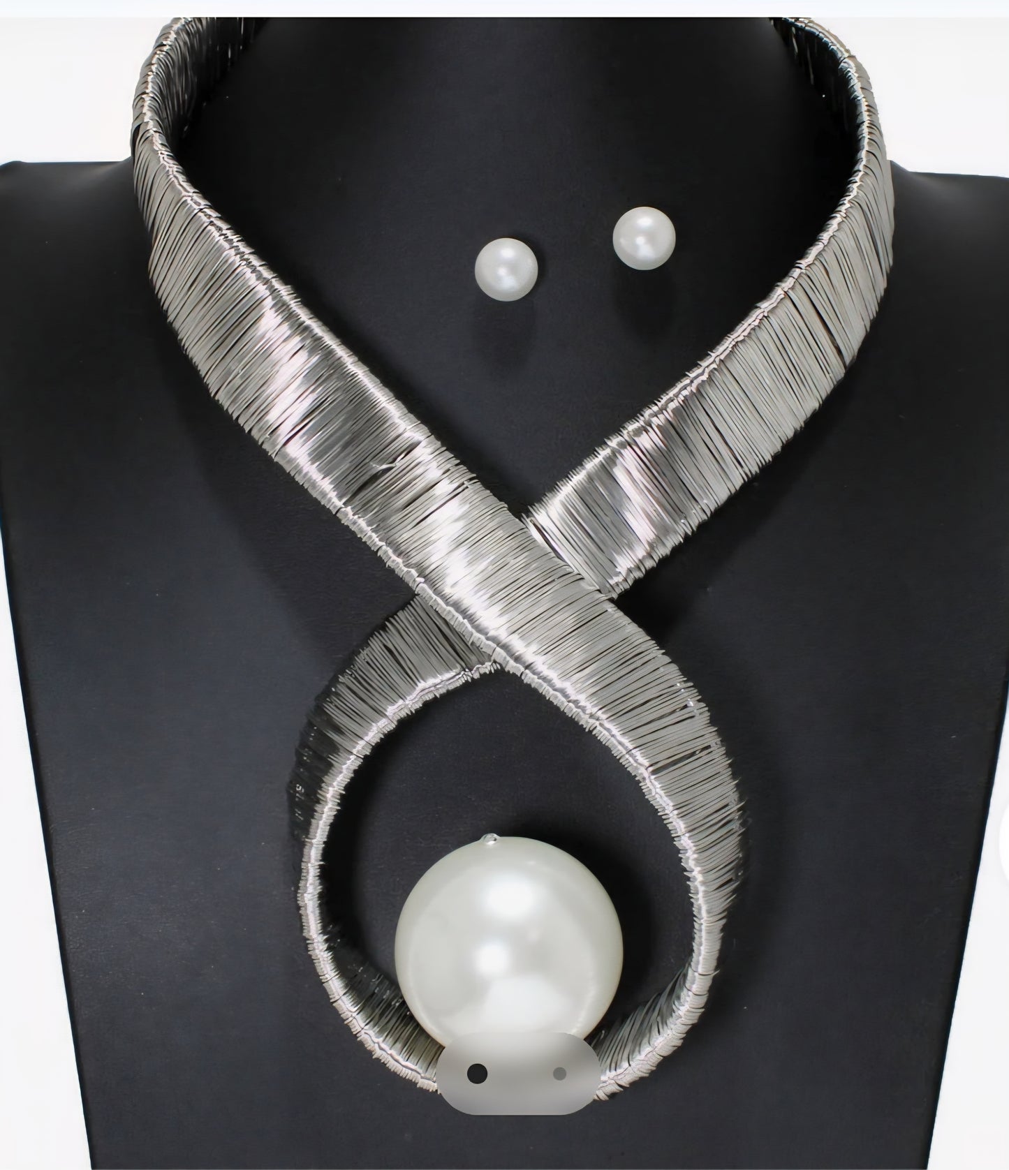 The Pearl Statement Necklace Set
