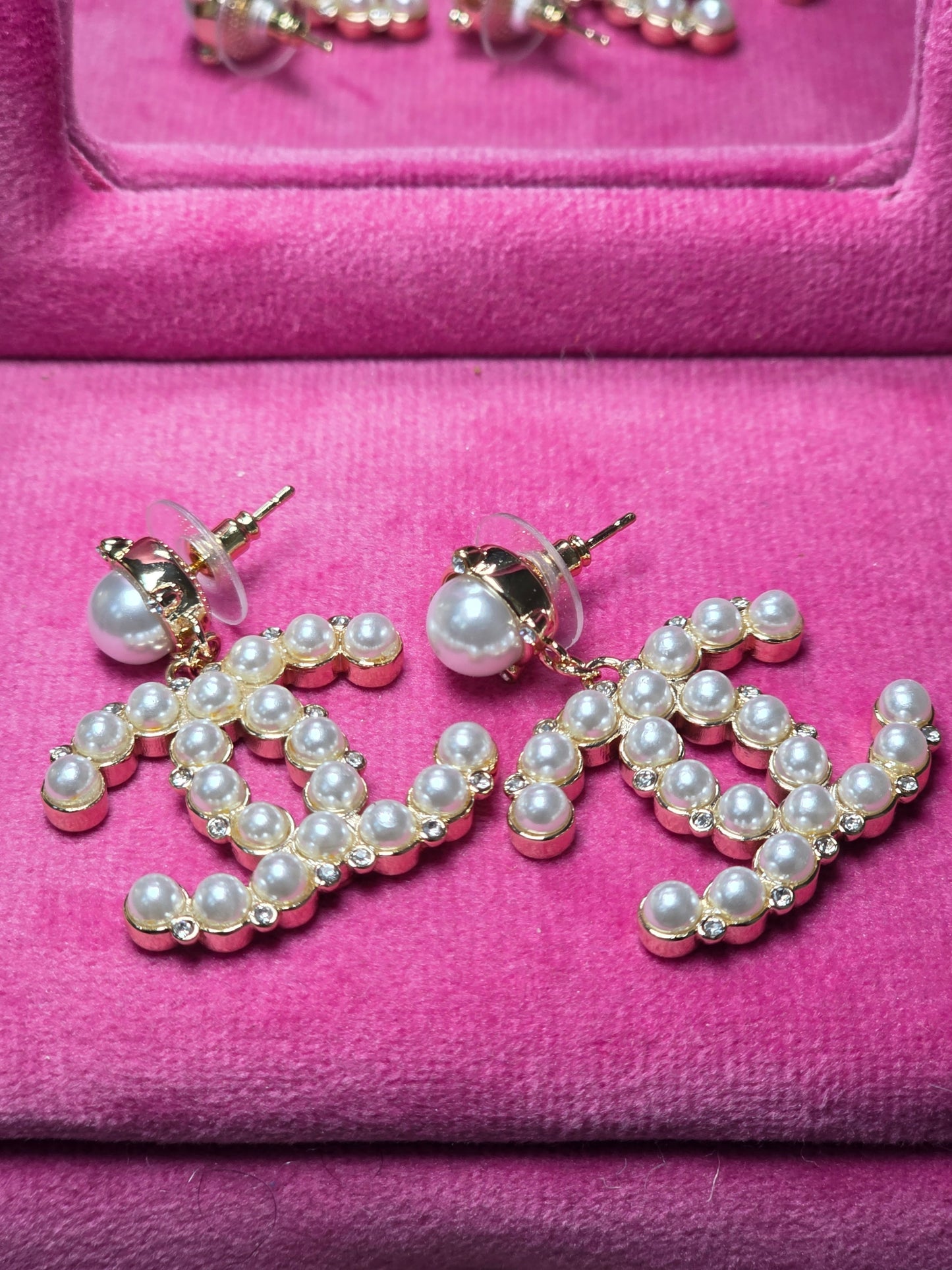 CC Classic Brooch Set