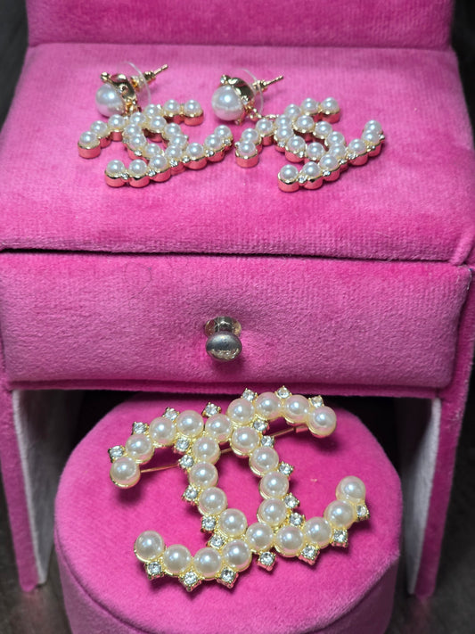CC Classic Brooch Set