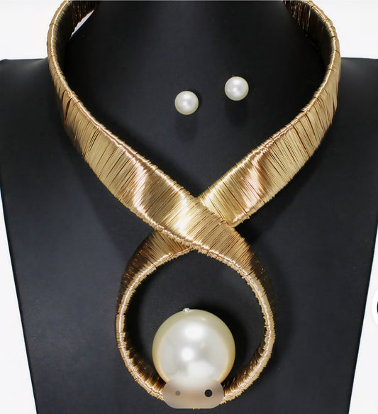 The Pearl Statement Necklace Set